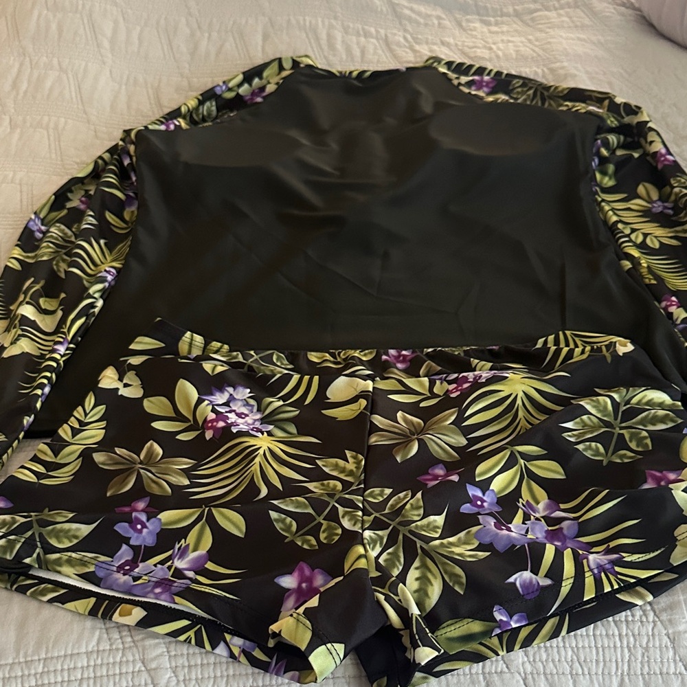 Floral Black Rash Guard Set - Picture 4 of 5